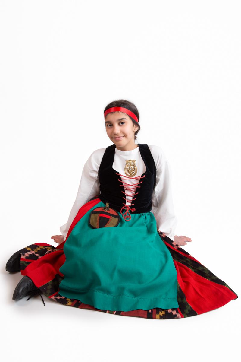 Härmän tytön puku