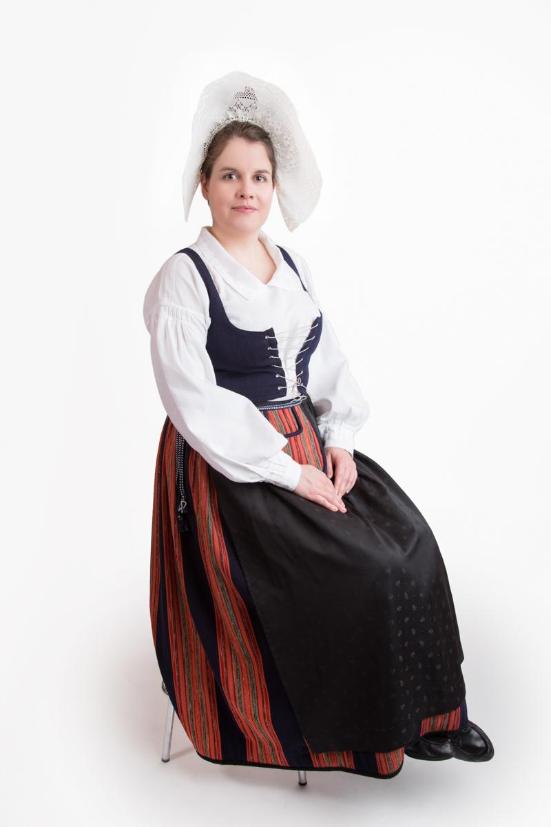 Mäntsälän naisen kansallispuku